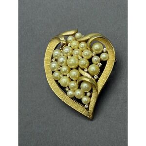Vintage Trifari Heart Brooch Imitation Pearls and Rhinestone Gold Tone READ